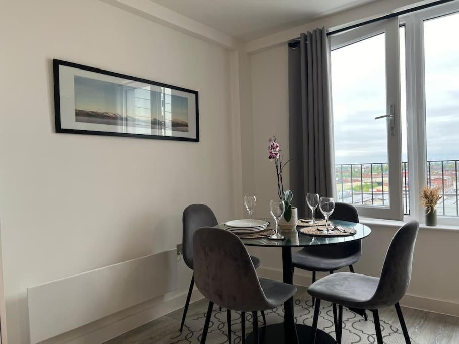 Prime Suite 2 Bedroom Apartment With Rooftop Terrace Manchester Extérieur photo
